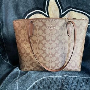 Coach Signature Zip Tote